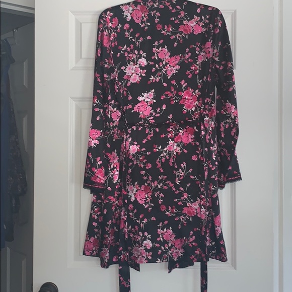 “Silky” Robe - Picture 4 of 4